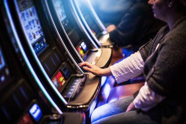 rp888 apk live blackjack table with chat panel open showing dealer and player messages